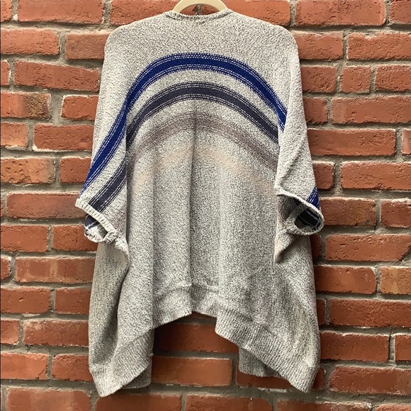 Aritzia “Community” Cape - Picture 2 of 3